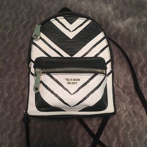 VS mini backpack! Similar to Palm Springs mini.